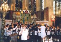 Koncert w Ko�ciele L'Isle Adam pod Pary�em dyryguje R Zajdel, solo wykonuje M. Busz - Perkins